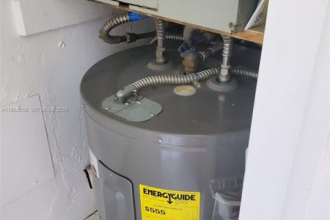 Condominio en venta en Hallandale Beach, Florida, 1 dormitorio, 99.5 m2 № 2049866 - foto 24