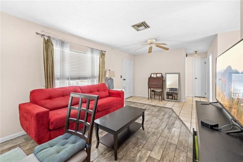 House in Weeki Wachee, Florida 2 bedrooms, 80.27 sq.m. № 2394256 - photo 8