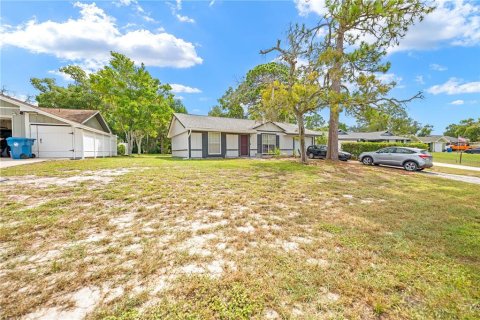 House in Weeki Wachee, Florida 2 bedrooms, 80.27 sq.m. № 2394256 - photo 3