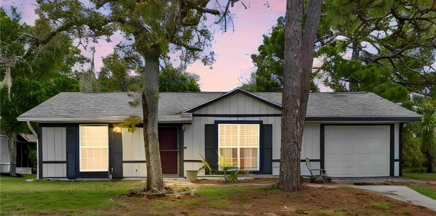 House in Weeki Wachee, Florida 2 bedrooms, 80.27 sq.m. № 2394256