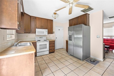 House in Weeki Wachee, Florida 2 bedrooms, 80.27 sq.m. № 2394256 - photo 10
