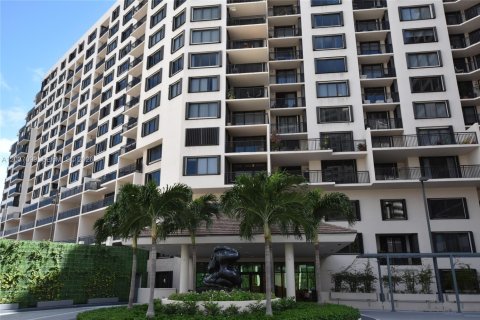 Снять в аренду кондоминиум в Майами, Флорида 3 спальни, 144.93м2, № 2145833 - фото 2