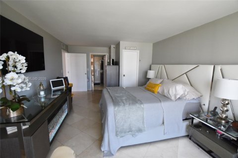 Снять в аренду кондоминиум в Майами, Флорида 3 спальни, 144.93м2, № 2145833 - фото 25