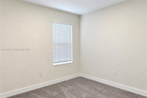 House in Lehigh Acres, Florida 4 bedrooms, 169.83 sq.m. № 2402393 - photo 13
