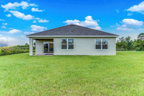 House in Lehigh Acres, Florida 4 bedrooms, 169.83 sq.m. № 2402393 - photo 17