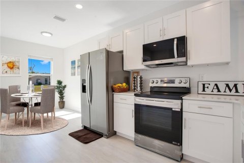 Apartment in Englewood, Florida 3 bedrooms, 107.95 sq.m. № 2205667 - photo 2