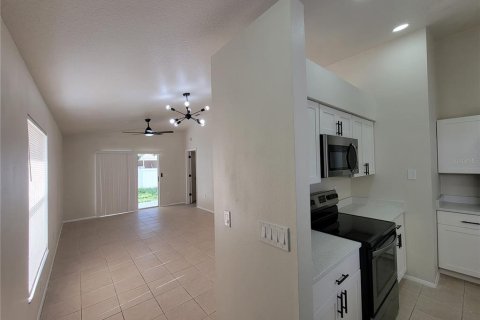 House in Bradenton, Florida 3 bedrooms, 95.04 sq.m. № 1800400 - photo 5