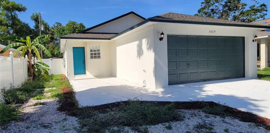 House in Bradenton, Florida 3 bedrooms, 95.04 sq.m. № 1800400