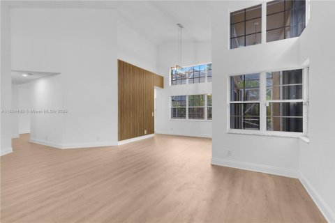 House in Weston, Florida 3 bedrooms, 165.09 sq.m. № 2012358