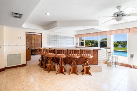 House in Miami, Florida 6 bedrooms, 485.23 sq.m. № 2058524 - photo 28