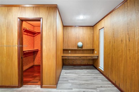 House in Miami, Florida 6 bedrooms, 485.23 sq.m. № 2058524 - photo 24