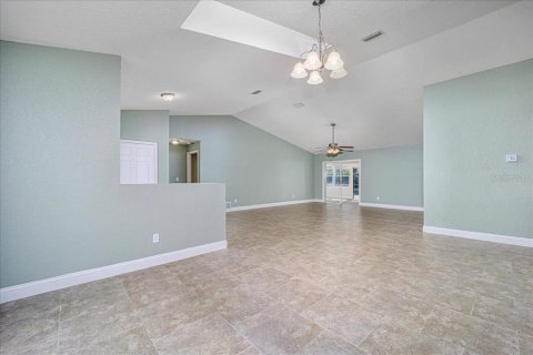 House in Palm Coast, Florida 4 bedrooms, 260.03 sq.m. № 1733796 - photo 14