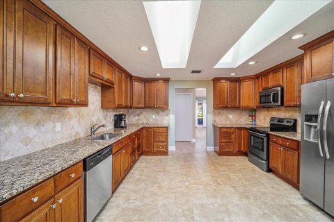 House in Palm Coast, Florida 4 bedrooms, 260.03 sq.m. № 1733796 - photo 8