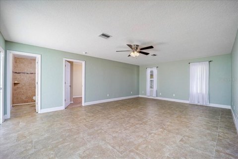 House in Palm Coast, Florida 4 bedrooms, 260.03 sq.m. № 1733796 - photo 15
