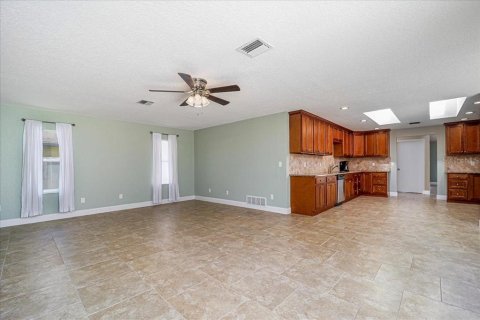 House in Palm Coast, Florida 4 bedrooms, 260.03 sq.m. № 1733796 - photo 11