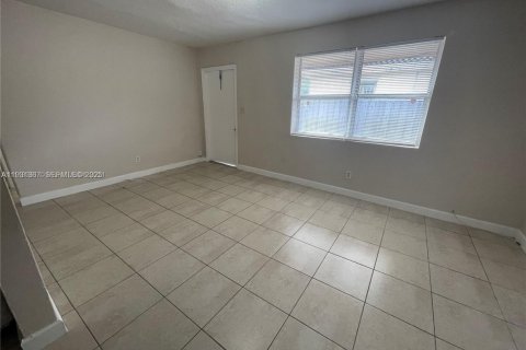 House in Fort Lauderdale, Florida 2 bedrooms, 138.7 sq.m. № 1993081 - photo 11