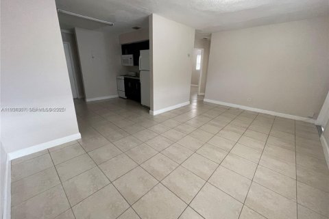 House in Fort Lauderdale, Florida 2 bedrooms, 138.7 sq.m. № 1993081 - photo 8