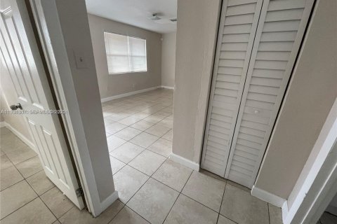 House in Fort Lauderdale, Florida 2 bedrooms, 138.7 sq.m. № 1993081 - photo 6