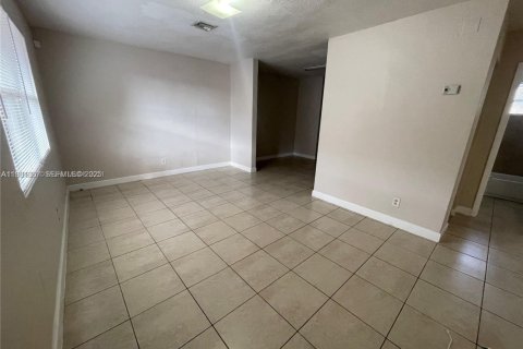 House in Fort Lauderdale, Florida 2 bedrooms, 138.7 sq.m. № 1993081 - photo 7