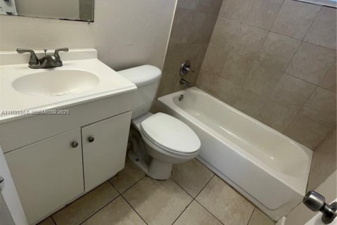 House in Fort Lauderdale, Florida 2 bedrooms, 138.7 sq.m. № 1993081 - photo 3