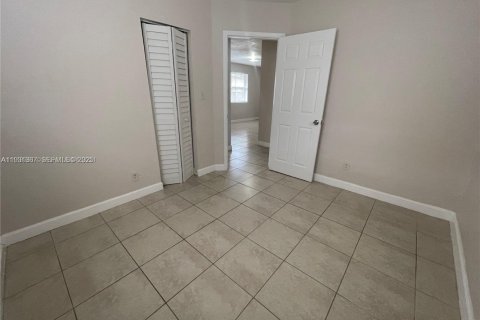 House in Fort Lauderdale, Florida 2 bedrooms, 138.7 sq.m. № 1993081 - photo 13