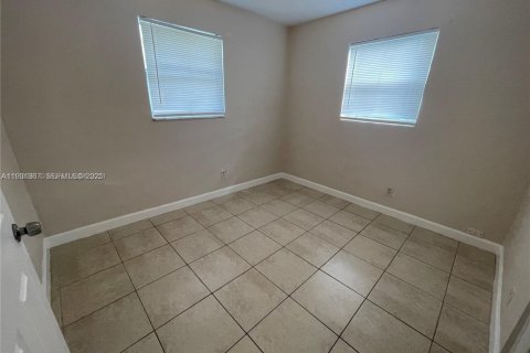 House in Fort Lauderdale, Florida 2 bedrooms, 138.7 sq.m. № 1993081 - photo 4