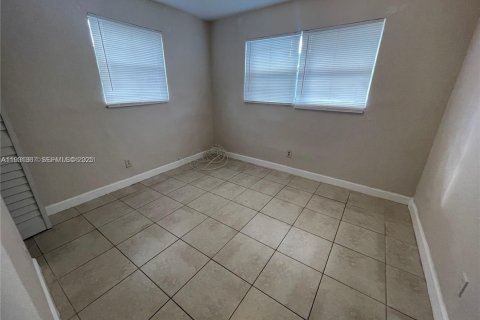 House in Fort Lauderdale, Florida 2 bedrooms, 138.7 sq.m. № 1993081 - photo 5