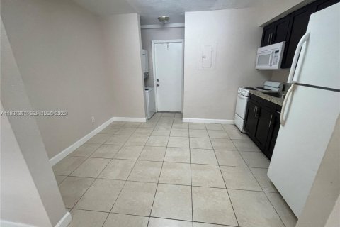 House in Fort Lauderdale, Florida 2 bedrooms, 138.7 sq.m. № 1993081 - photo 9