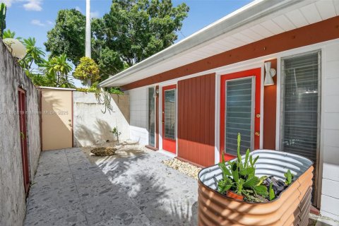 Casa en alquiler en Fort Lauderdale, Florida, 2 dormitorios, 112.5 m2 № 1943742 - foto 29