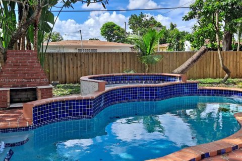 House in North Miami Beach, Florida 3 bedrooms, 109.25 sq.m. № 2012804