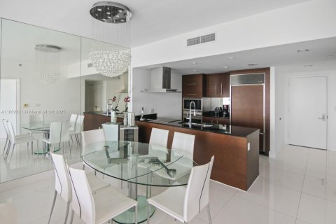 Condo in Miami, Florida, 1 bedroom  № 1890832 - photo 9