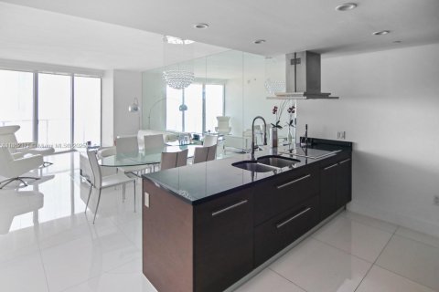 Condo in Miami, Florida, 1 bedroom  № 1890832 - photo 13