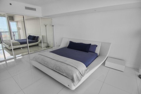 Condo in Miami, Florida, 1 bedroom  № 1890832 - photo 16