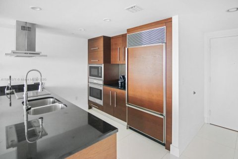 Condo in Miami, Florida, 1 bedroom  № 1890832 - photo 10
