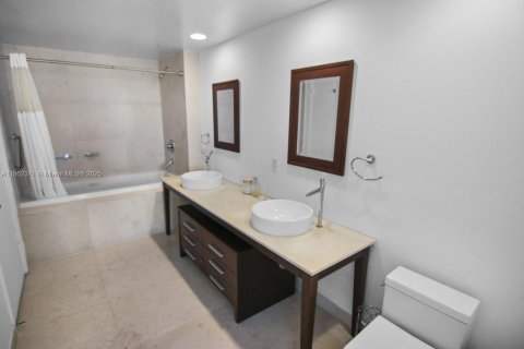Condo in Miami, Florida, 1 bedroom  № 1890832 - photo 19