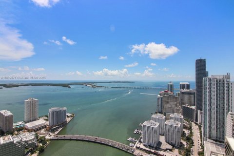 Condo in Miami, Florida, 1 bedroom  № 1890832 - photo 1