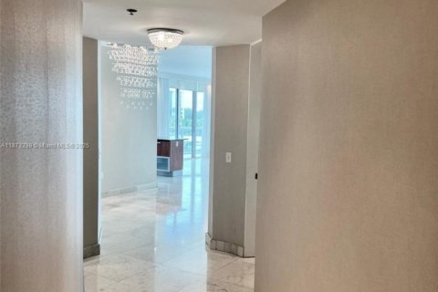 Condo in Aventura, Florida, 3 bedrooms  № 1921146 - photo 13