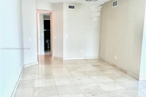 Condo in Aventura, Florida, 3 bedrooms  № 1921146 - photo 11
