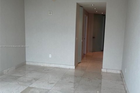 Condo in Aventura, Florida, 3 bedrooms  № 1921146 - photo 25
