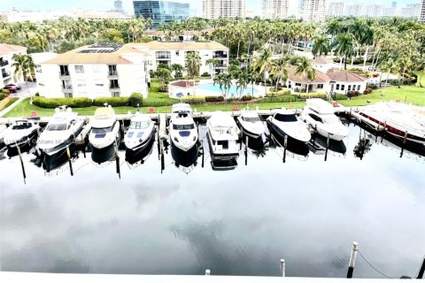 Condo in Aventura, Florida, 3 bedrooms  № 1921146 - photo 14