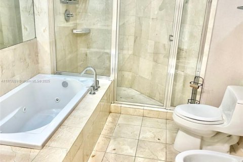 Condo in Aventura, Florida, 3 bedrooms  № 1921146 - photo 27