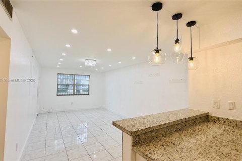 Condo in North Miami, Florida, 1 bedroom  № 2015562