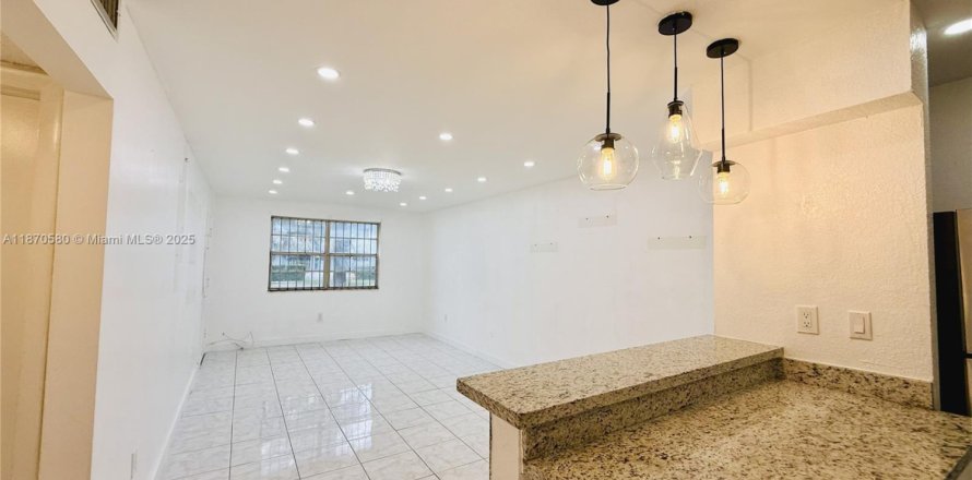 Condo in North Miami, Florida, 1 bedroom № 2015562