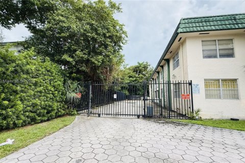 Condo in North Miami, Florida, 1 bedroom № 2015562 - photo 18