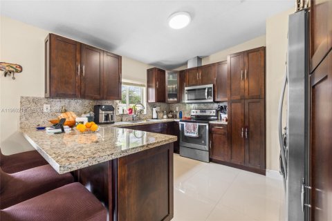 Купить виллу или дом в Майами, Флорида 3 спальни, 122.82м2, № 2080716 - фото 16