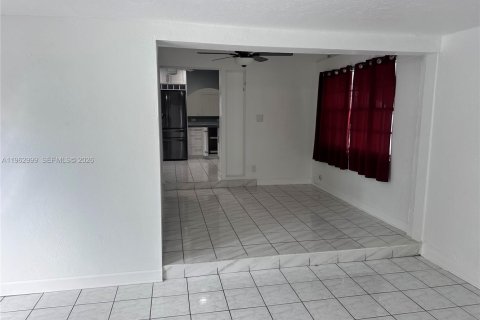 House in Hollywood, Florida 2 bedrooms, 118.91 sq.m. № 2027132 - photo 28