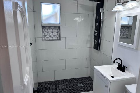 House in Hollywood, Florida 2 bedrooms, 118.91 sq.m. № 2027132 - photo 20