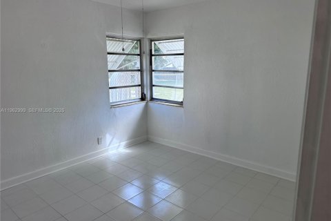 House in Hollywood, Florida 2 bedrooms, 118.91 sq.m. № 2027132 - photo 16