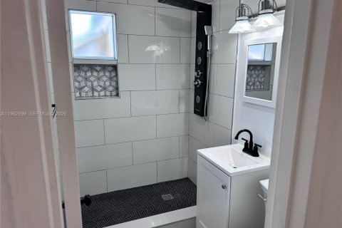House in Hollywood, Florida 2 bedrooms, 118.91 sq.m. № 2027132 - photo 19