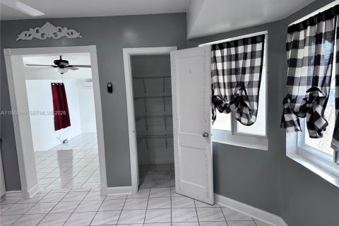 House in Hollywood, Florida 2 bedrooms, 118.91 sq.m. № 2027132 - photo 11